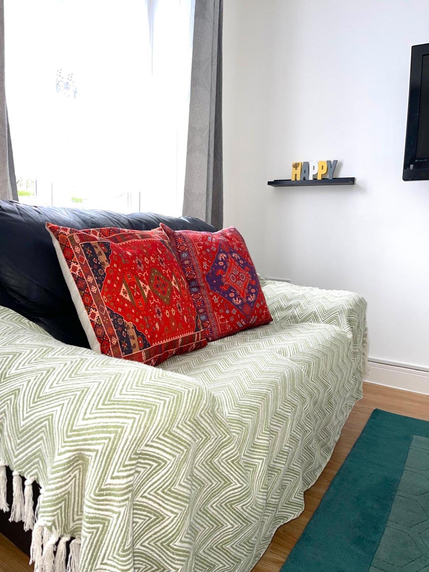 Crescent Apartment - Modern 1 Bedroom First Floor Goodmayes Exteriör bild